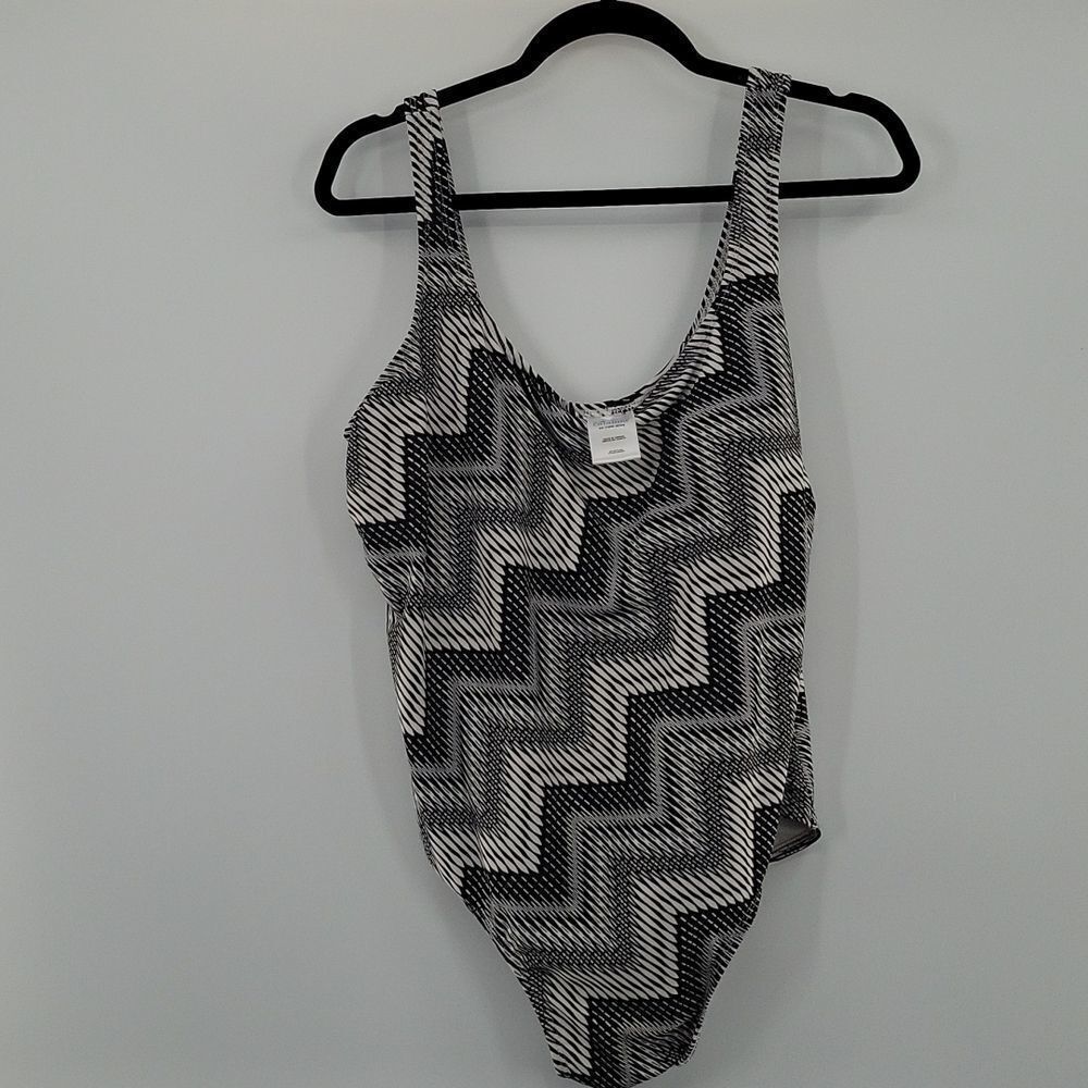 3 For $20 Catalina Black & White Bathing suit size 2X
